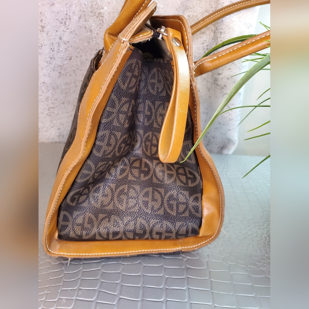 Giani Bernini Signature Browm Faux Leather Large Shoulder bag - Picture 5 of 11